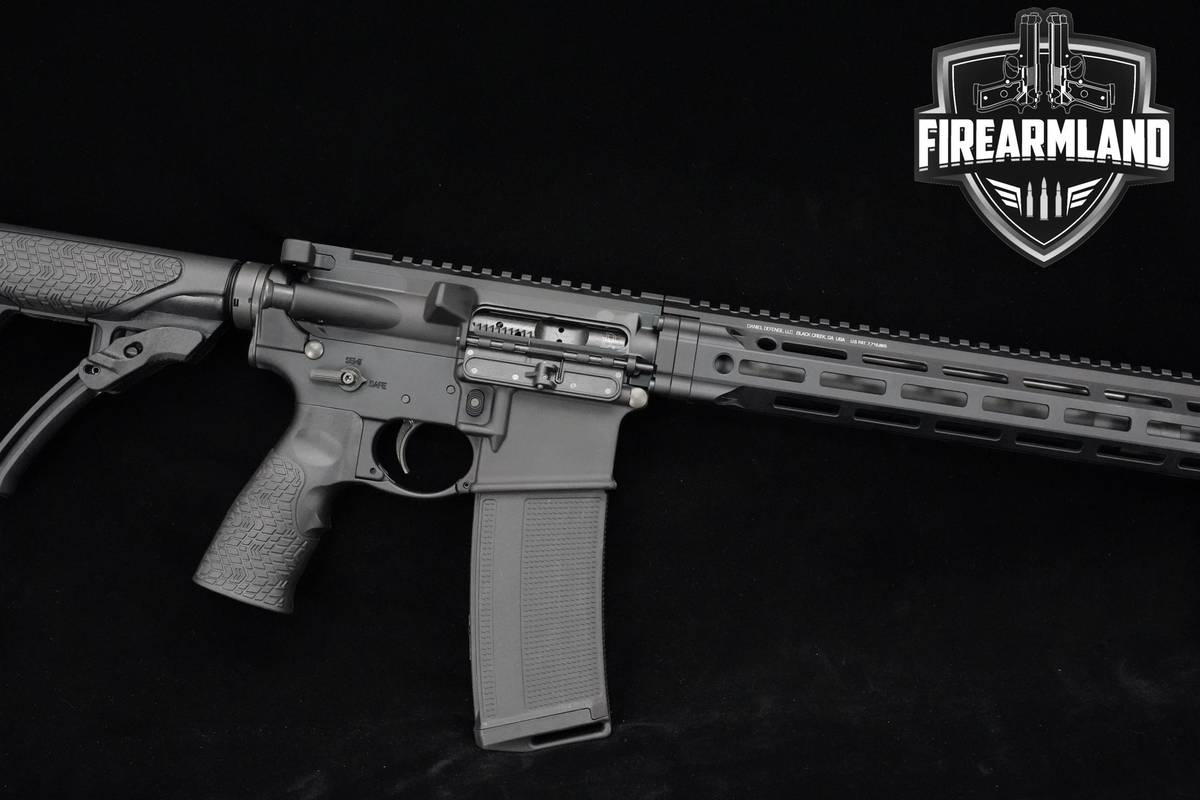 Daniel Defense DDM4 V7 5.56 NATO AR15 DDM4V7 16" AR-15 +2 MAGS & ORIG CASE