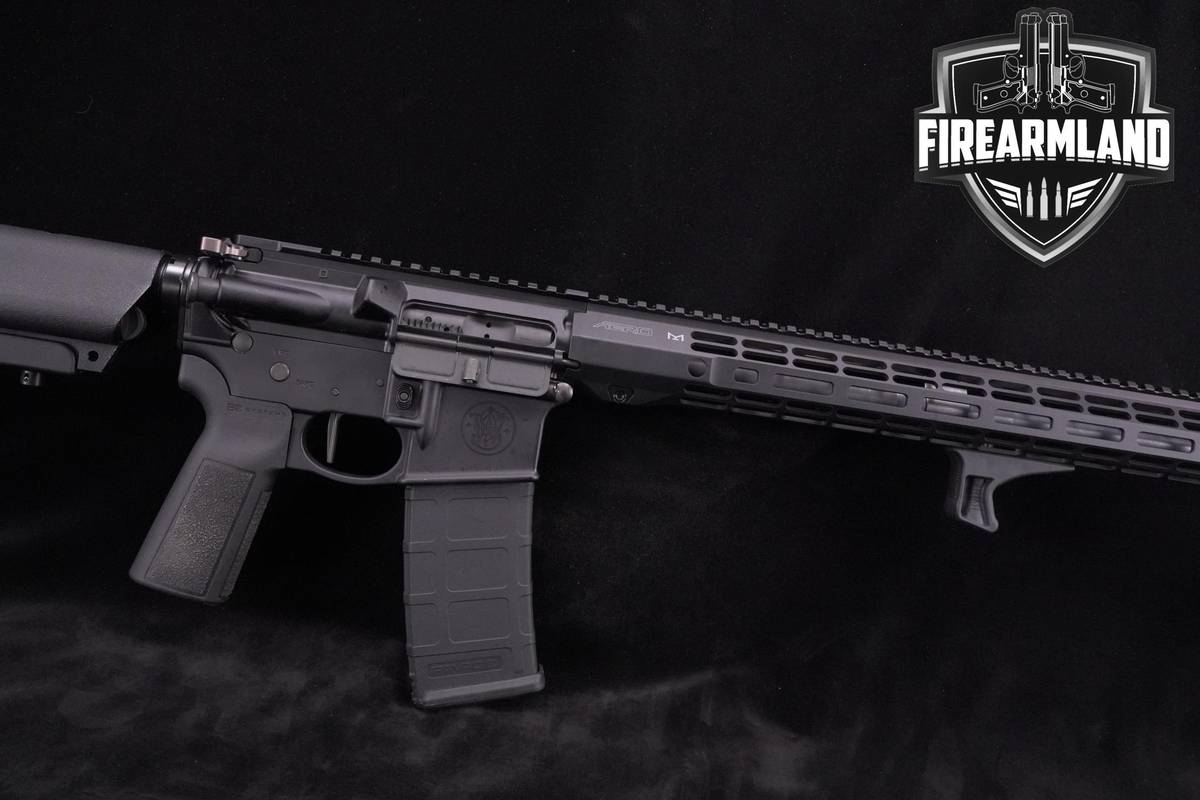 Smith & Wesson S&W M&P-15 5.56 NATO AR15 16.0" AR +4 MAGS