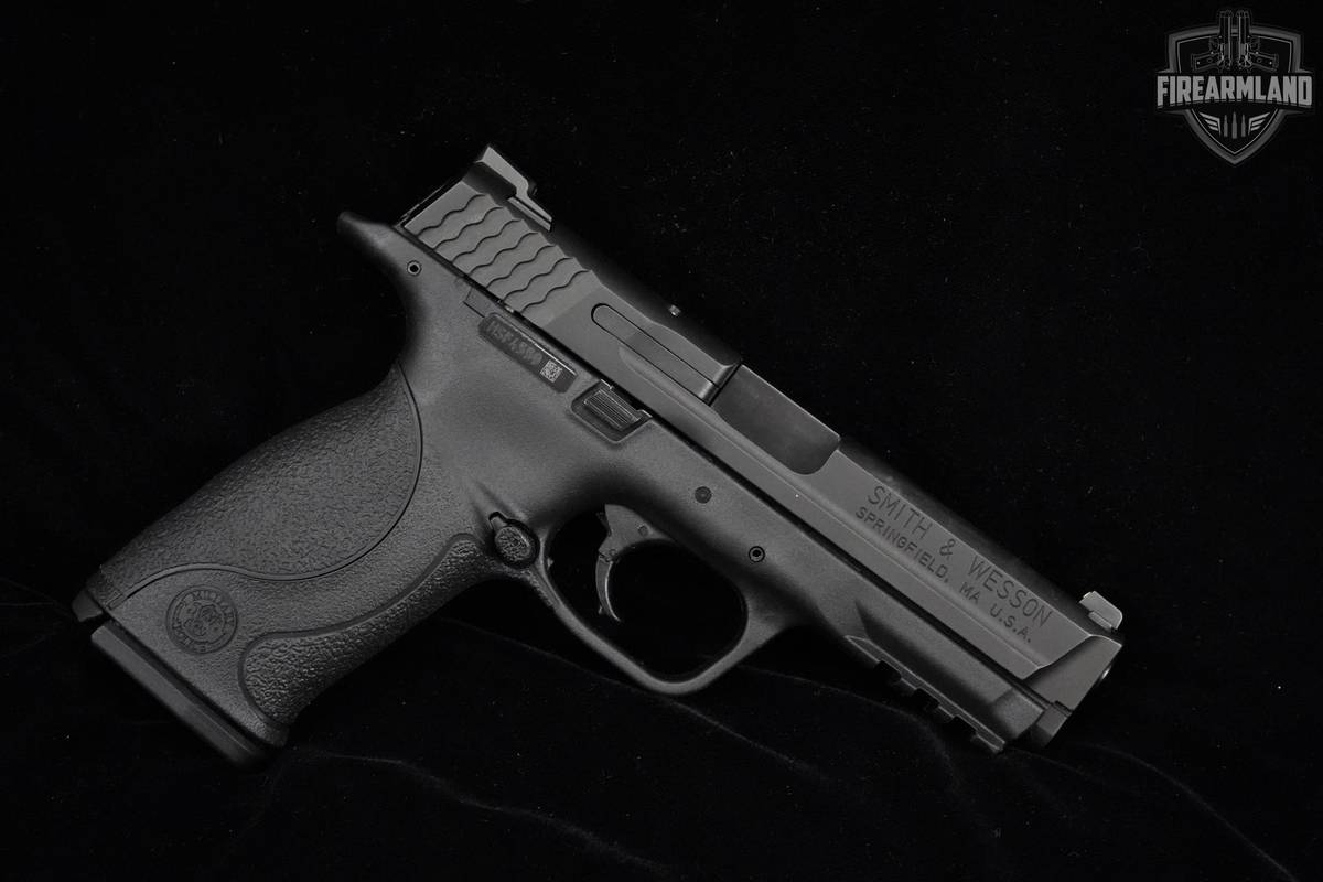 Smith & Wesson (S&W) M&P9 Full Size M1.0 9mm 4.25" S&W M&P-9 +4 MAGS