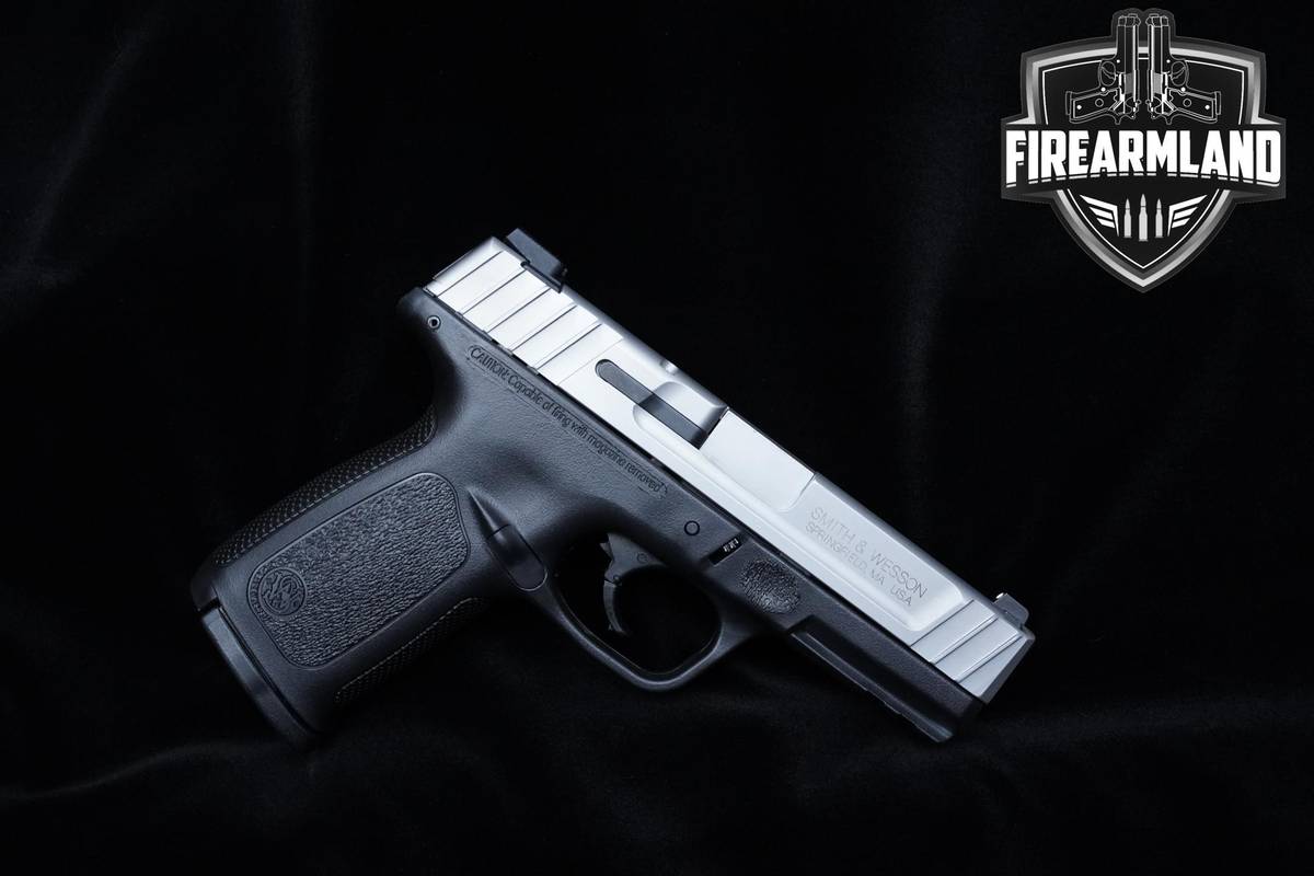 Smith & Wesson (S&W) SD40 VE 4" Two-Tone S&W SD40VE +2 MAGS