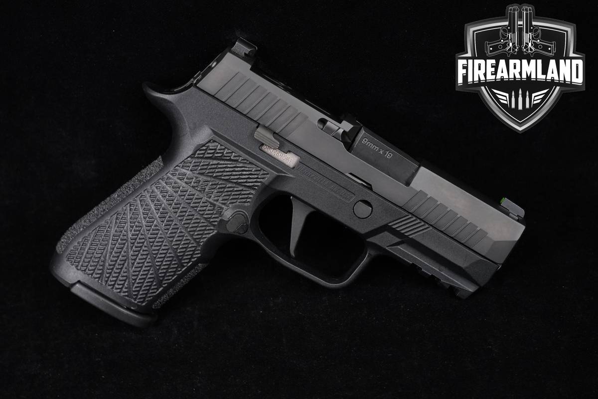 Sig Sauer P320 Compact Pro 9mm 3.5" Wilson Combat Grip +3 MAGS & ORIG CASE