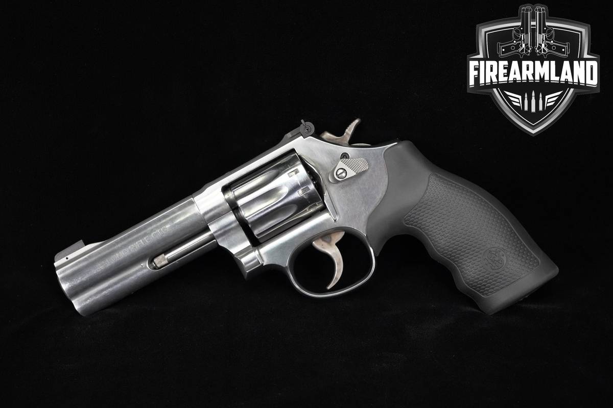 Smith & Wesson Model 617-6 22LR 4" Satin Stainless +ORIG CASE