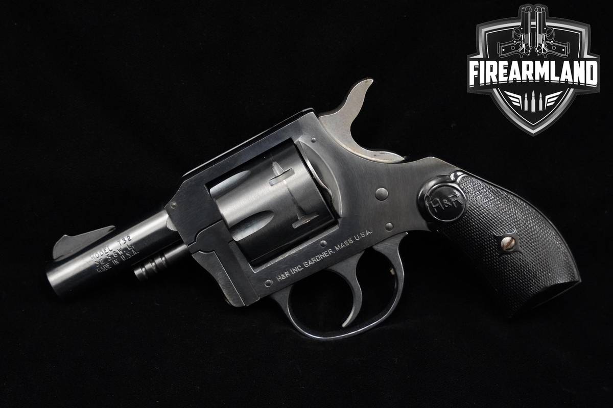 1981 Harrington & Richardson (H&R) Model 732 32 S&W Long 2.5" Blued H&R 732