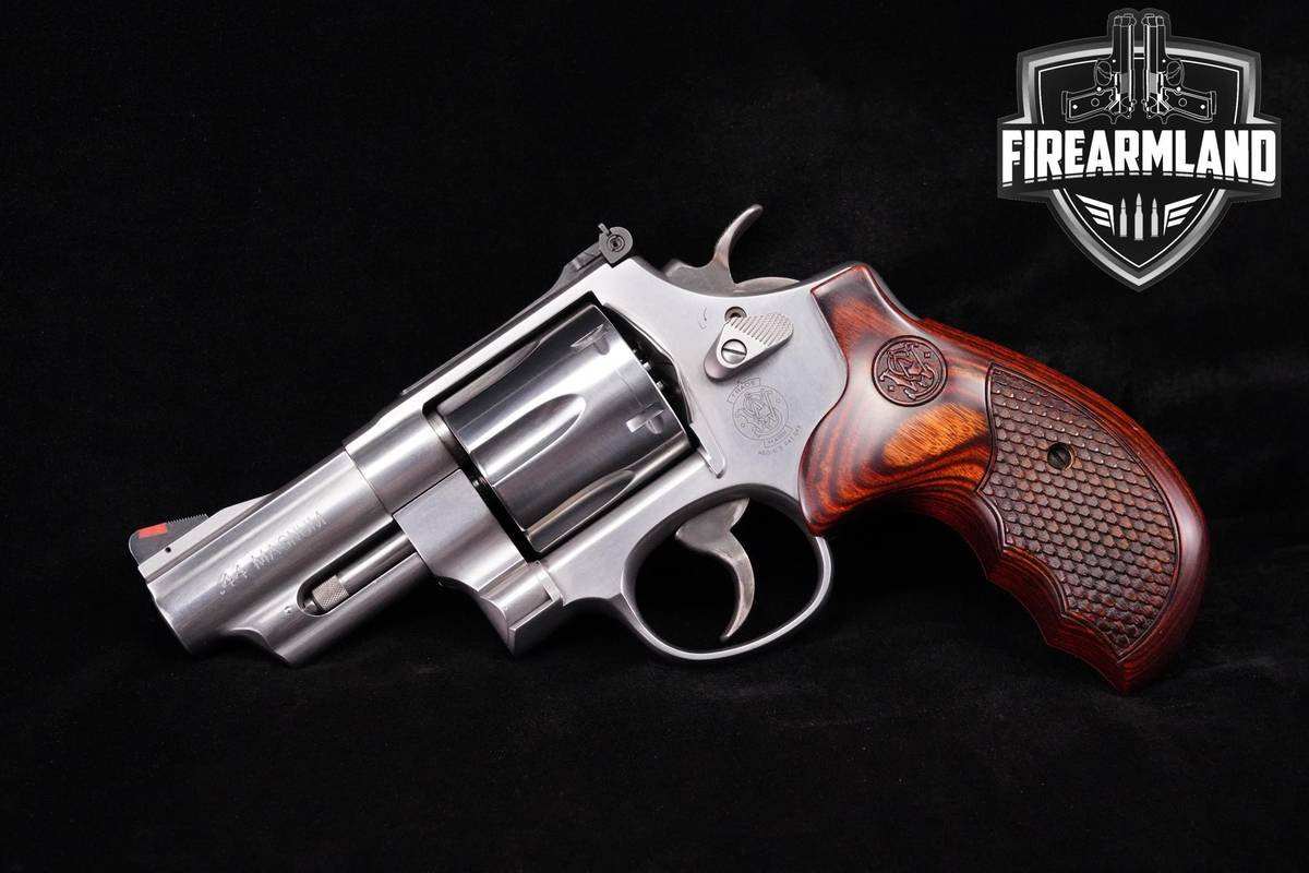 Smith & Wesson Model 629-6 Deluxe .44 Magnum 3" Stainless +ORIG CASE