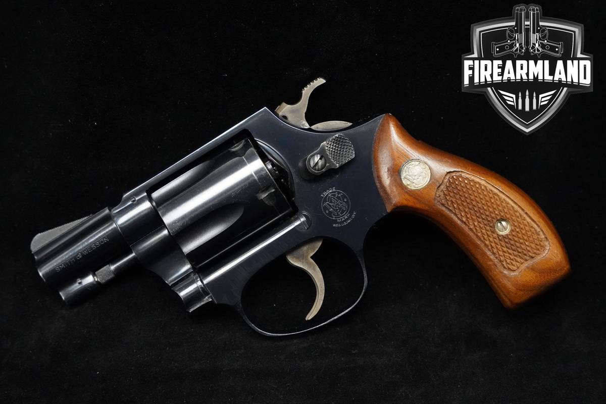 VINTAGE Smith & Wesson Model 36 Chiefs Special 38-Special 2" S&W 36 +OG BOX