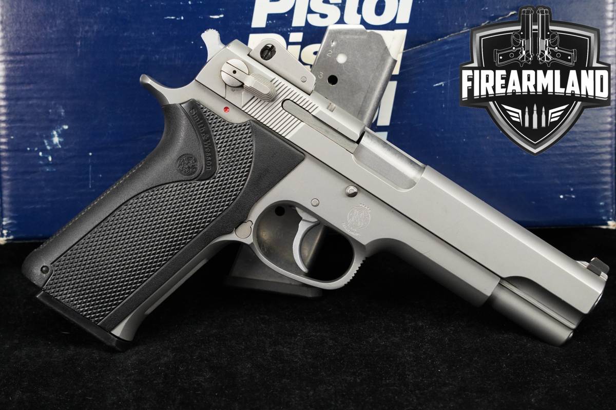 Smith & Wesson Model 1006 3rd Generation S&W M1006 10mm +2 MAGS & ORIG BOX