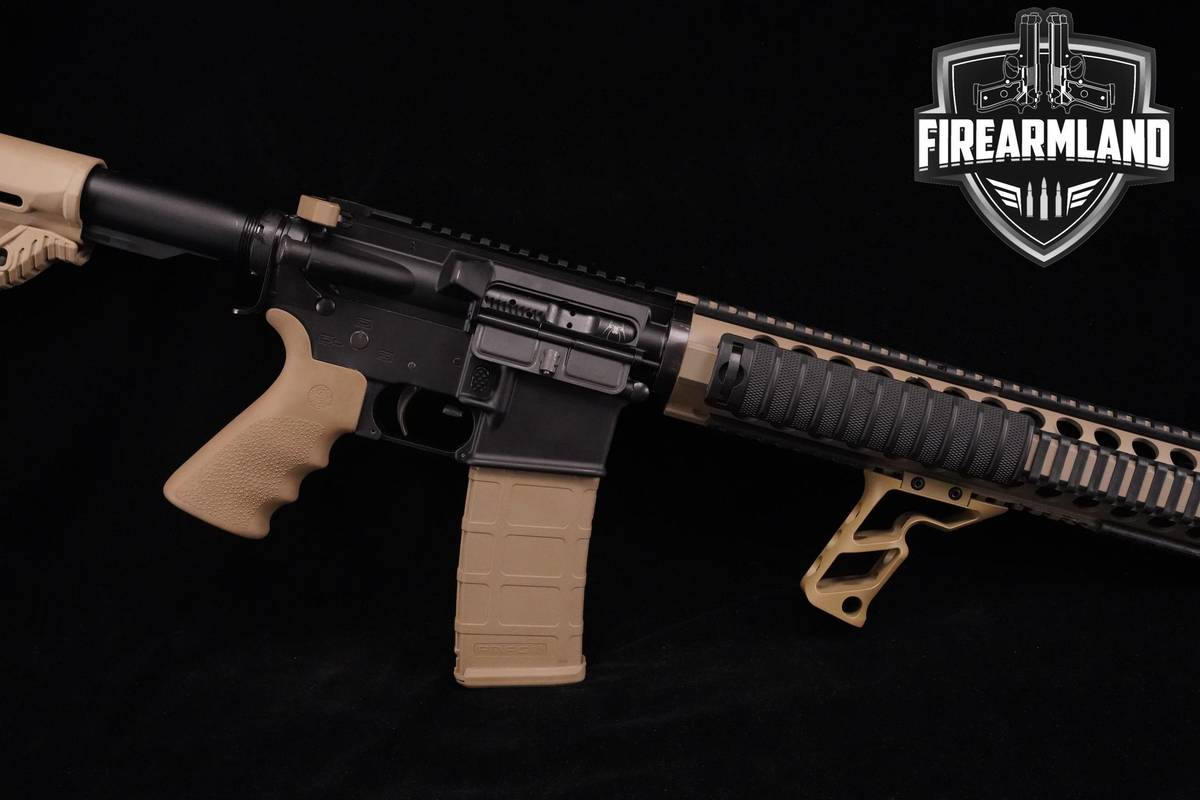 Spikes Tactical ST-15 5.56 NATO 16" FDE Two-Tone ST15 +3 MAGS & ORIG CASE