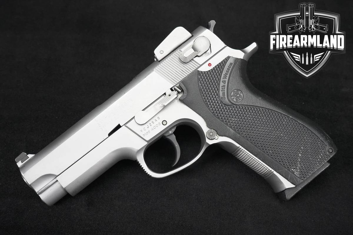 Smith & Wesson S&W Model 4006 40S&W 4" Stainless Pistol +3 MAGS & HOLSTER