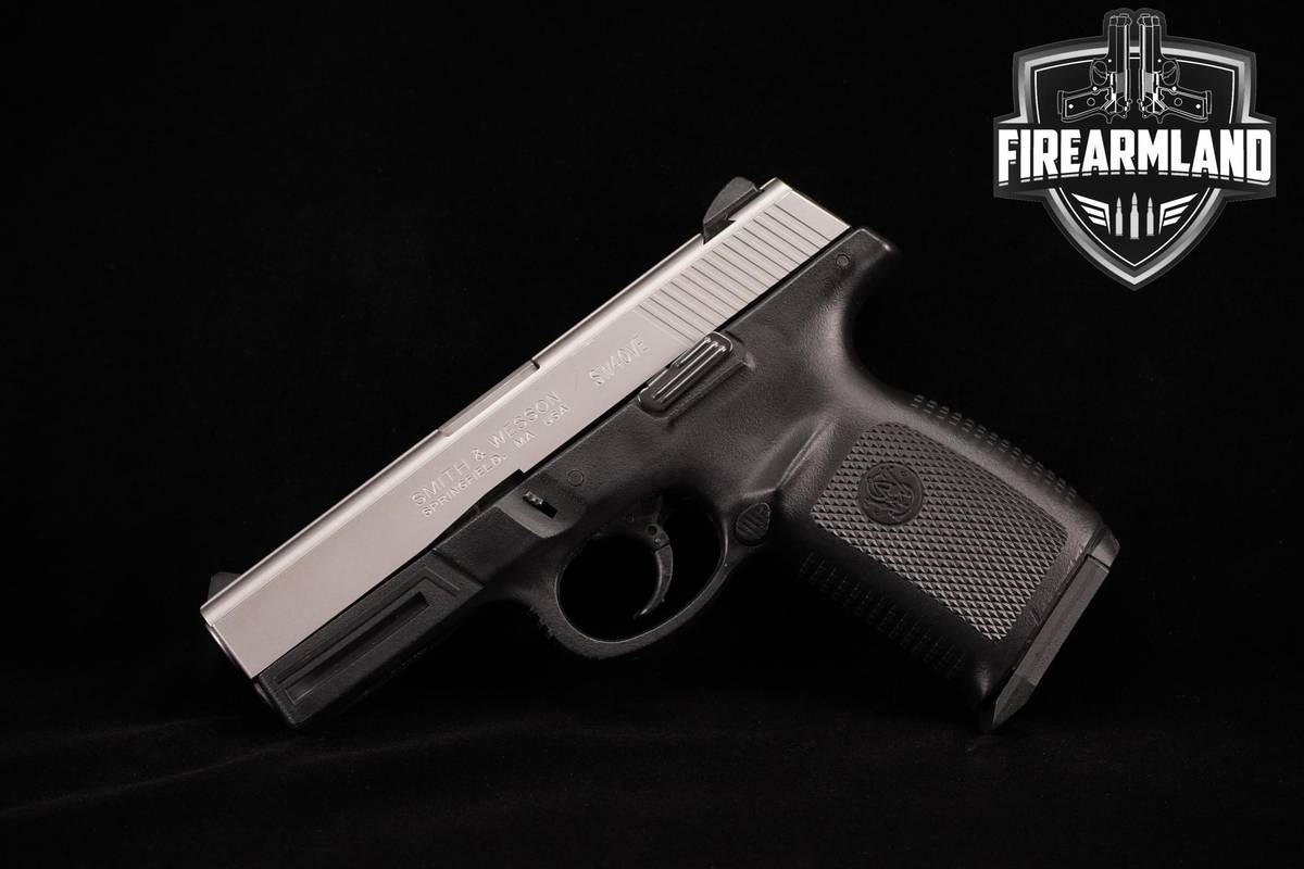 Smith & Wesson SW40VE Compliant 40-S&W 4" SW40VE SW40-VE 2-MAGS & OG-CASE
