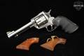 2000 Sturm Ruger New Model Super Blackhawk .44 Rem Magnum Satin Stainless in Good Condition Image 2