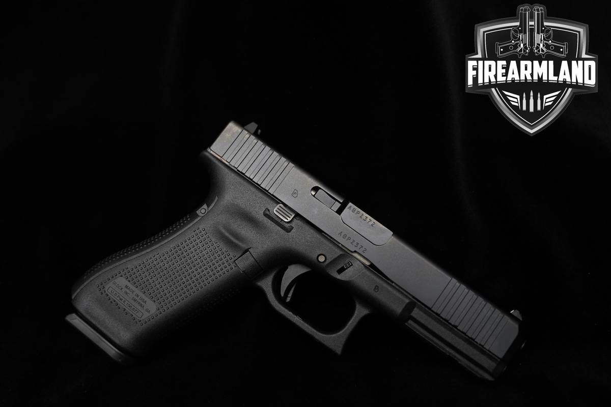 Glock 17 Gen 5 9mm 4.49 Black DLC 17 Glock G17 Gen5 +3 MAGS & ORIG CASE