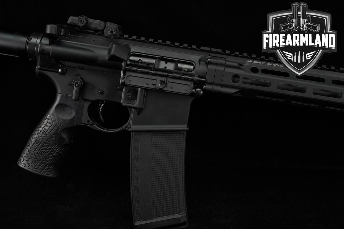 Daniel Defense DDM4 V7 5.56 NATO 16" AR-15 AR15 DD-M4 +ORIG CASE