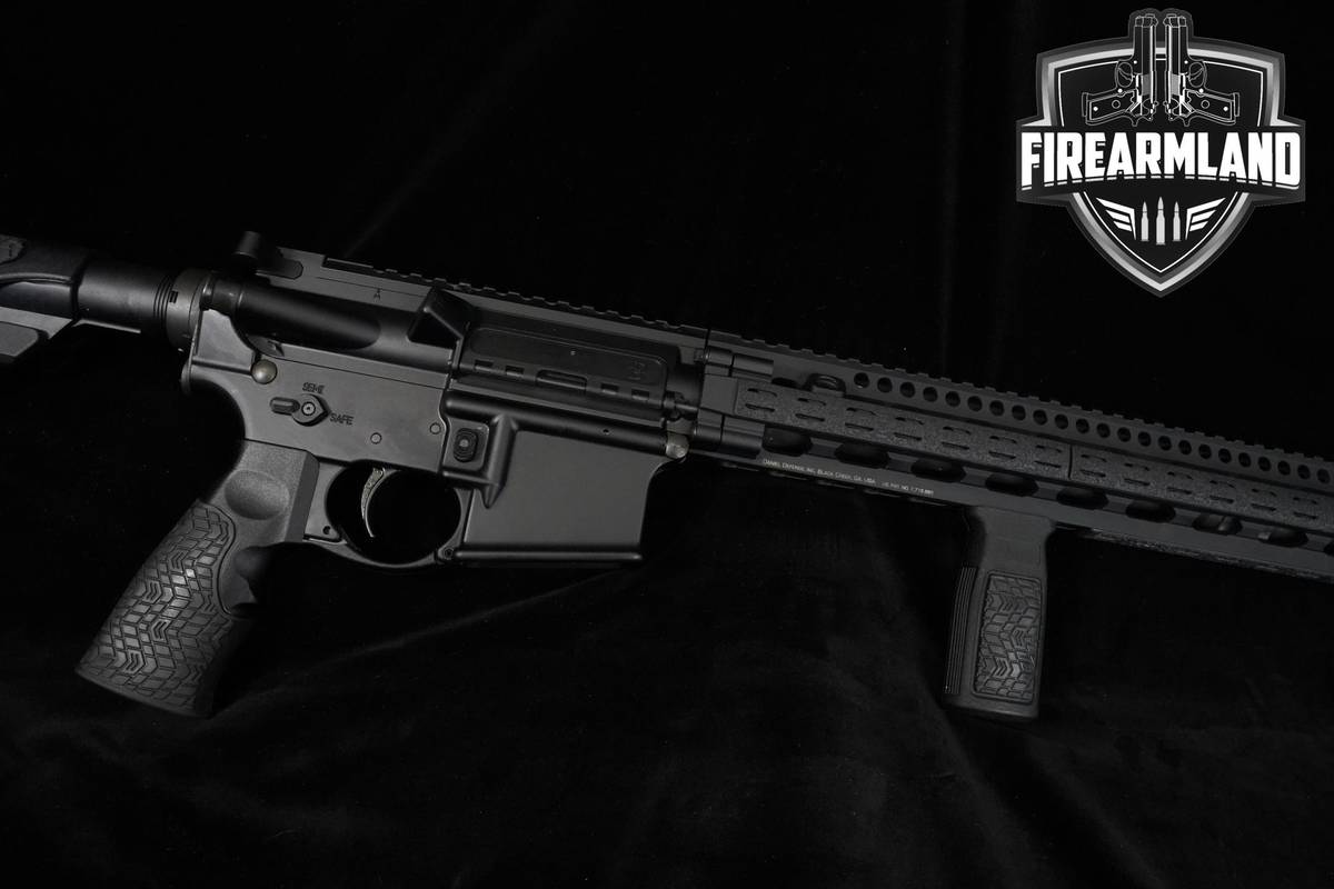 Daniel Defense DDM4 V11 LW 5.56 NATO 16" AR-15 AR15 AR Daniel-Defense DD-M4