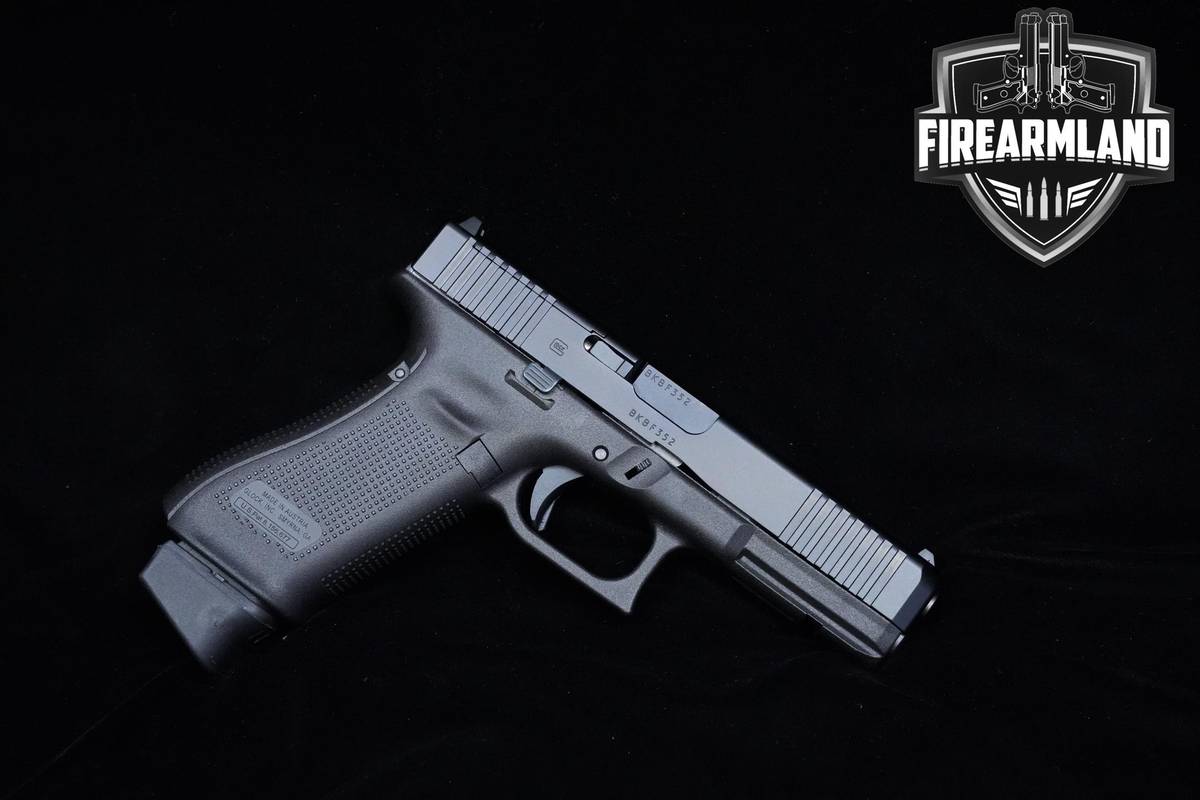 Glock 17 Gen5 FS 9mm 4.49" Glock G17 G-17 Gen-5 2 MAGS & ORIG CASE