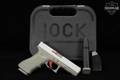 Glock G17 Gen 3 9mm Luger Two-Tone White & Gray in Very Good Condition Image 2
