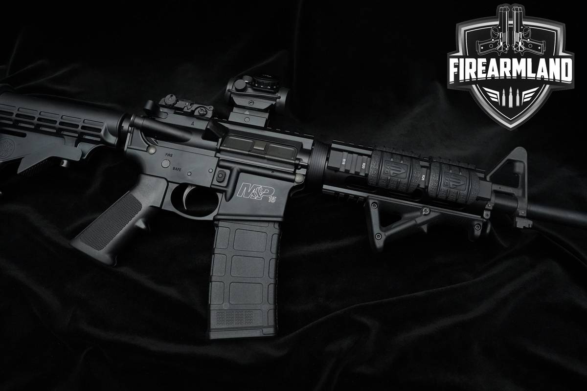 Smith & Wesson (S&W) M&P-15 5.56 NATO 16" M&P-15 S&W M&P15 +3 MAGS & OPTIC