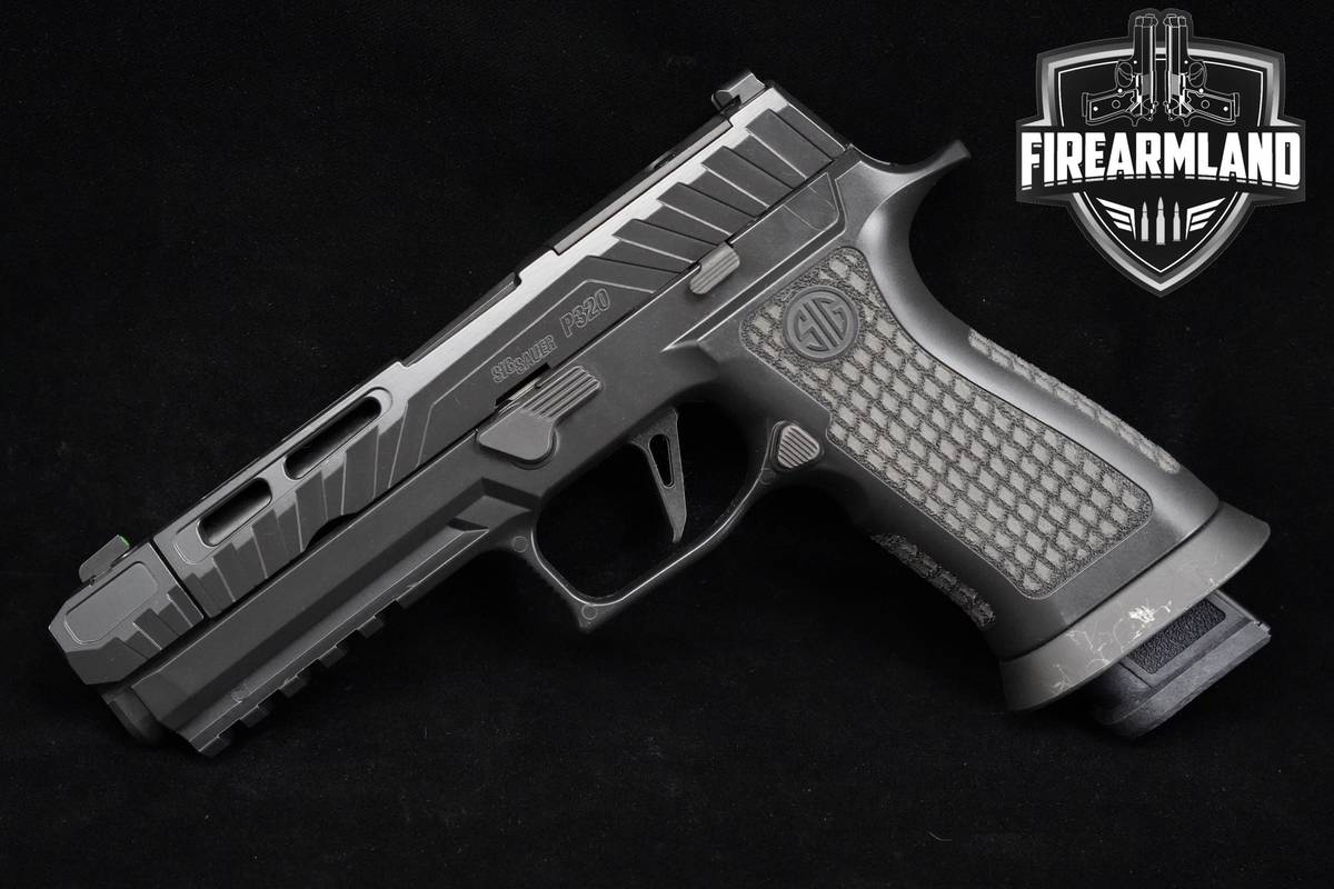 Sig Sauer P320 Spectre Comp Blackout 9mm Sig-Sauer-P320-Spectre 2MAGS, CASE