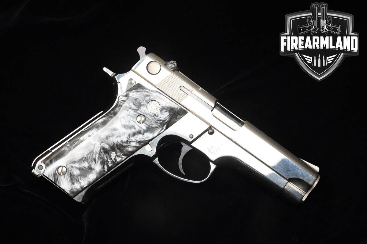 BEAUTIFUL 1980 Smith & Wesson S&W Model 59 9mm 4" S&W 59 +3 MAGS & ORIG BOX