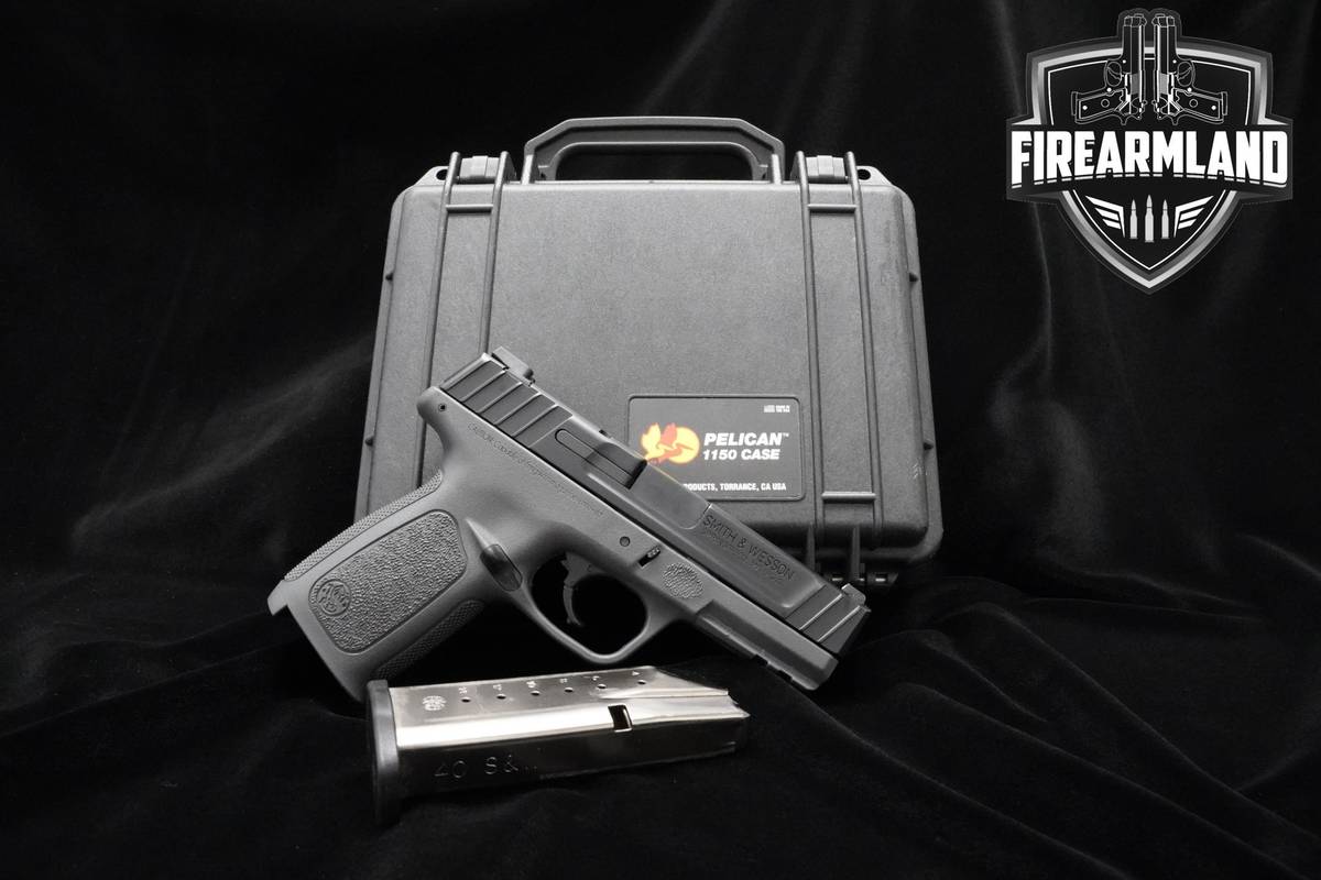 Smith & Wesson (S&W) SD40 40 S&W 4" SD40 SD-40 + PELICAN CASE
