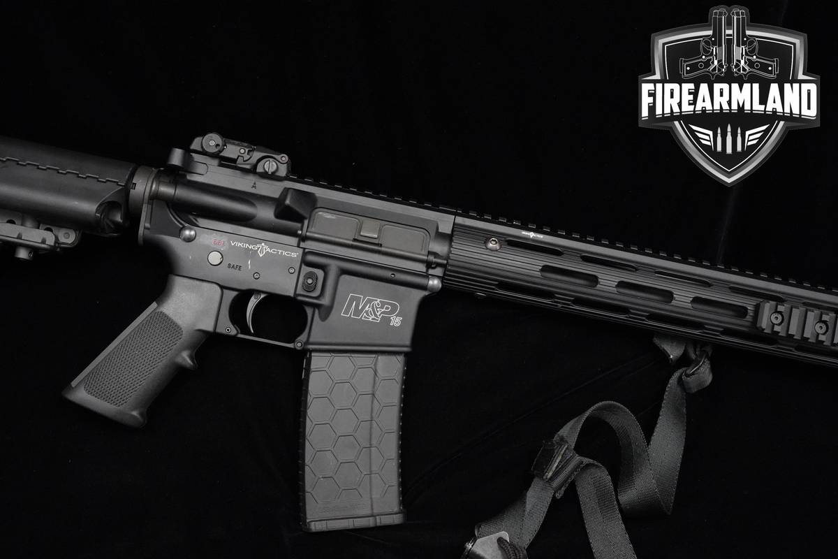 Smith & Wesson (S&W) M&P-15 VTAC II Viking Tactics 5.56 NATO 16" S&W 4 MAGS