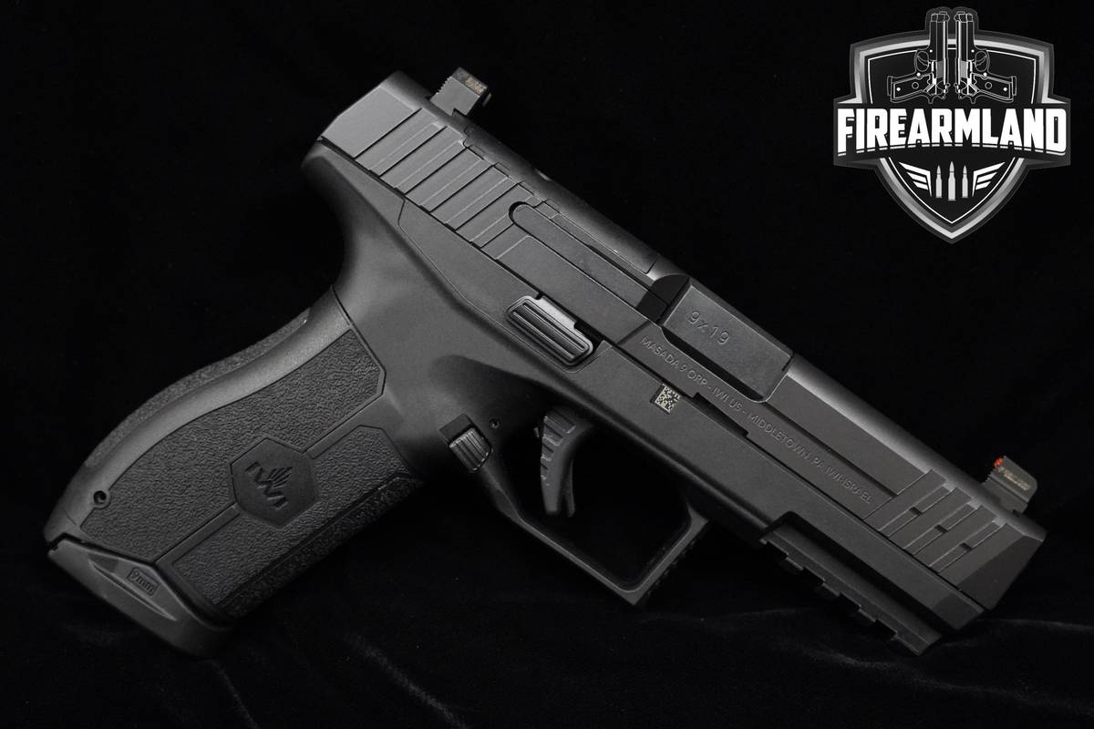 IWI Masada 9mm 4.1" IWI +4 MAGS & ORIG CASE