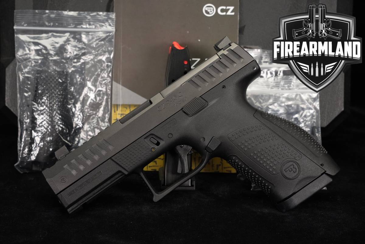CZ P-10 C Ported 9mm Optics-Ready 4.02" P10 10C +2 MAGS & ORIG CASE