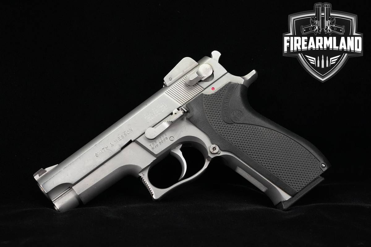 Smith & Wesson S&W Model 5906 9mm 4" Stainless Pistol +2 MAGS & HOLSTER