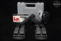 2000 Heckler & Koch (H&K, HK) USP Compact V1 .40 S&W Black in Good Condition Image 2