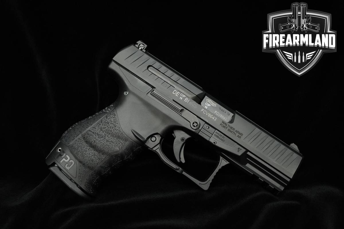 LIKE-NEW Walther PPQ M1 9mm 4" Walther +2 MAGS