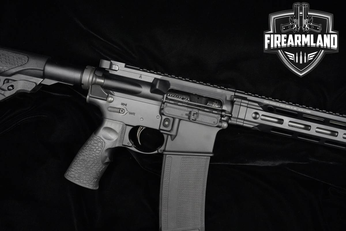 Daniel Defense DDM4 V7 5.56 NATO 16" DDM4 DD-M4 DDM4V7 +4 MAGS & ORIG CASE
