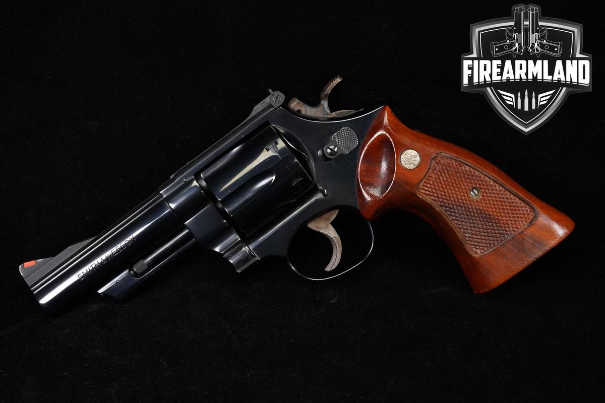 Smith & Wesson Model 29-2 44 Magnum 4" Blued & Wood +DISPLAY CASE