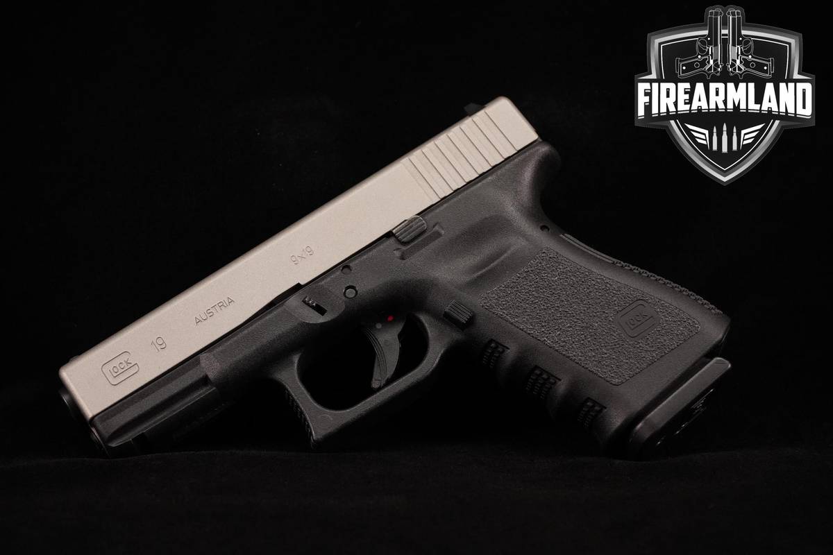 Glock 19 9mm Two-Tone G19 Gen 3 +2 MAGS & ORIG CASE