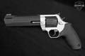Taurus Raging Hunter .44 Magnum .44 Rem Magnum Two-Tone Stainless & Black in Excellent Condition Image 3