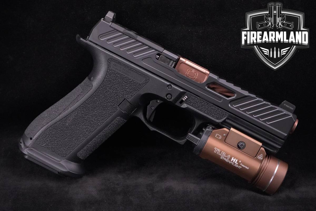 Shadow Systems DR920 Elite 9mm 4.5" +2 MAGS, HOLSTER & STREAMLIGHT
