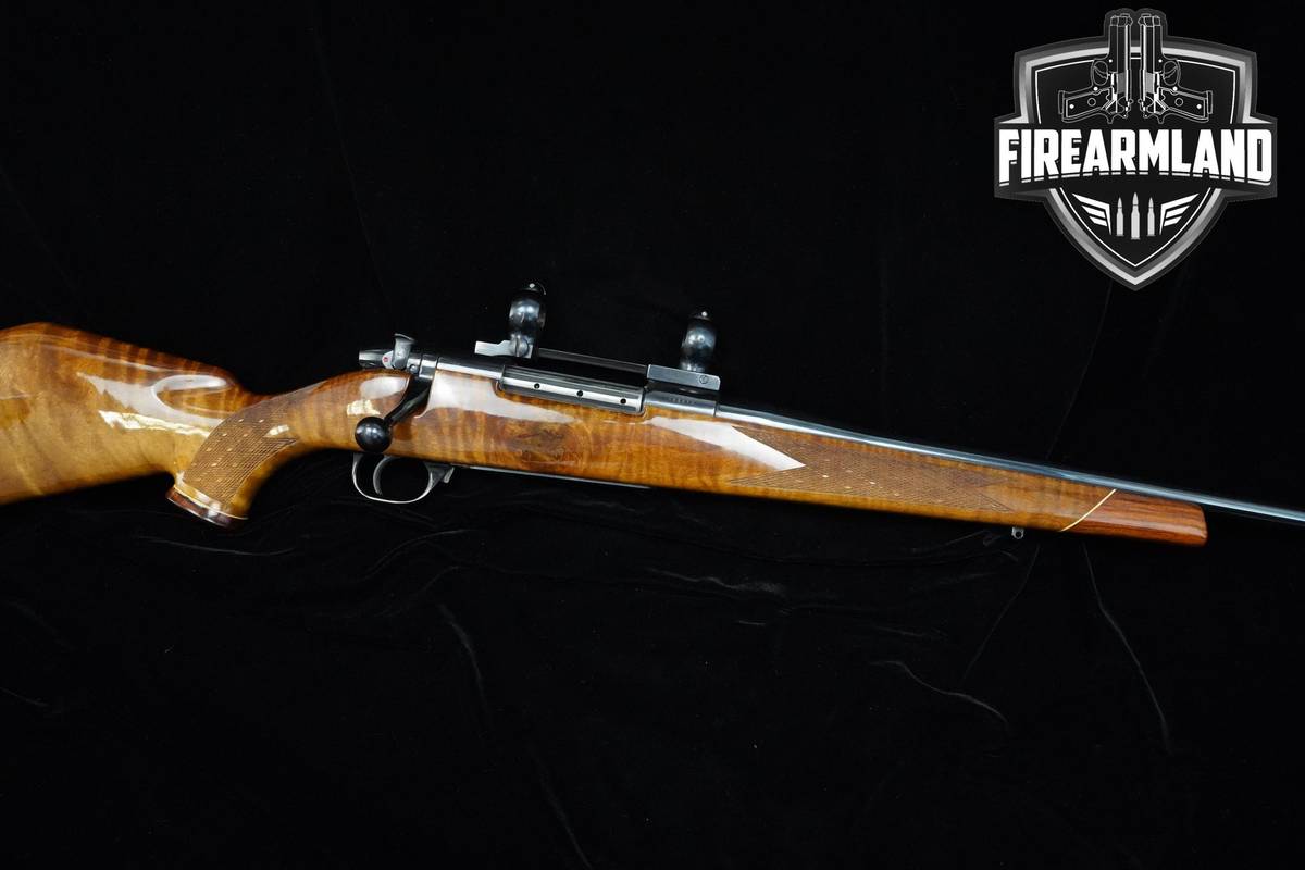 STUNNING 1970's Weatherby Mark V Deluxe 7mm Wby Magnum Blued Weatherby