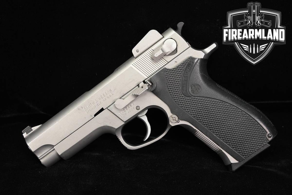 Smith & Wesson Model 4006 40-S&W 4" Stainless +3 MAGS & HOLSTER