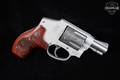 Smith & Wesson (S&W) Model 642-2 American Scroll Classic Carry, No. 109 .38 Spl. Stainless in Excellent Condition Image 4