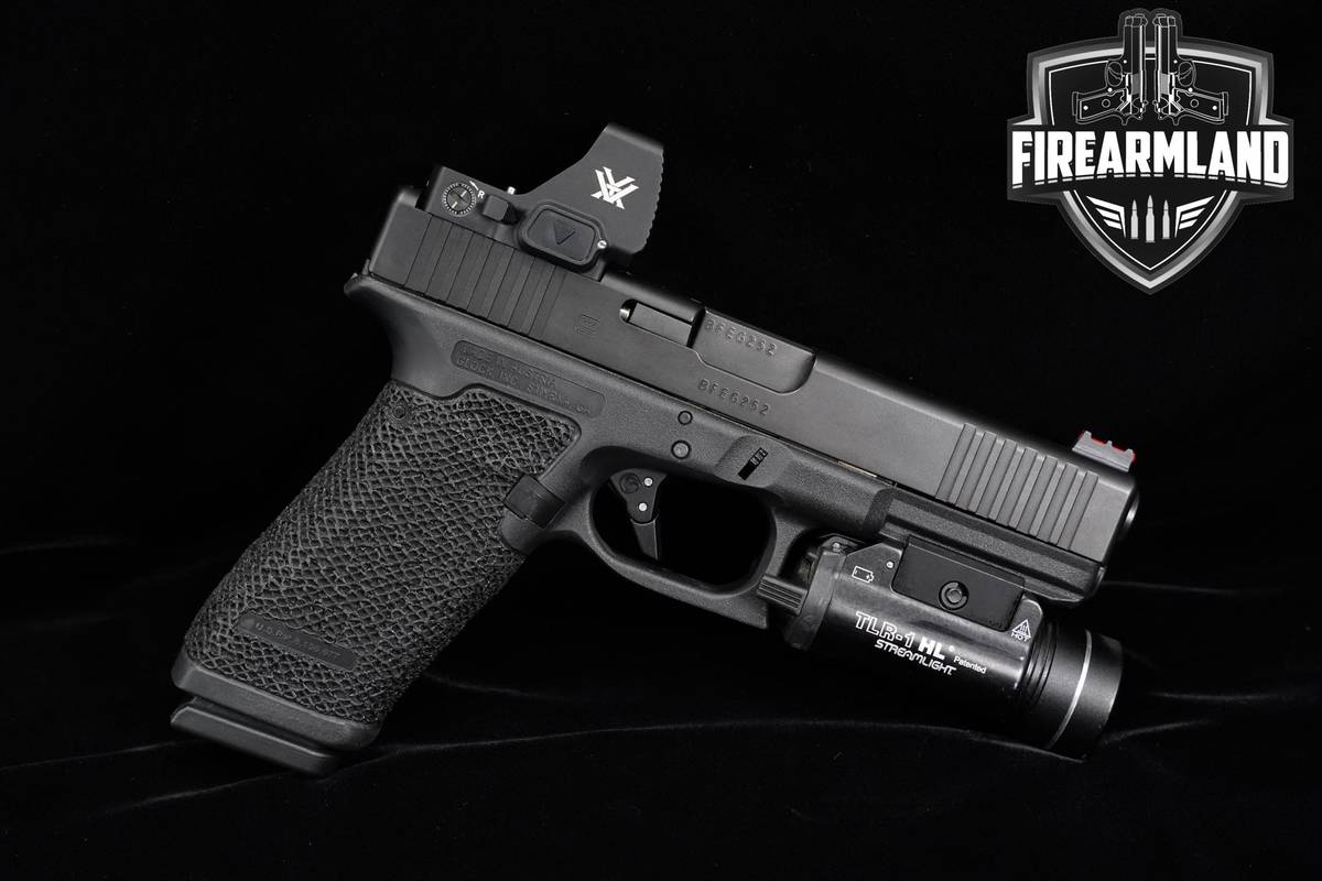 CUSTOM Glock 17 Gen4 9mm G17 Gen-4 +3 MAGS, ORIG CASE & VORTEX OPTIC