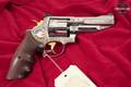 2010 Smith & Wesson (S&W) Model 627-5 America Remembers American Freedom Tribute Revolver, Limited Edition, No. 85 of 250 .357 Mag. Polished Stainless in Very Good Condition Image 4