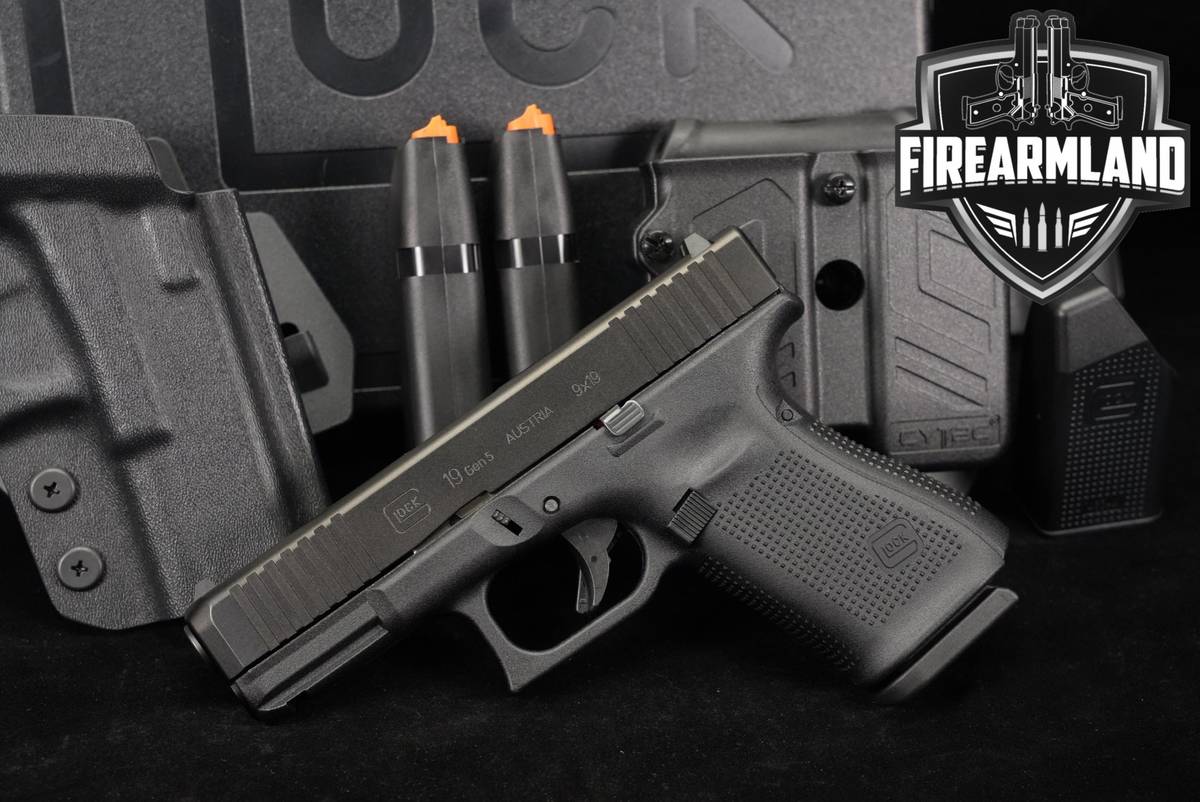 Glock 19 Gen5 G19 Gen 5 9mm 4.02 +3 MAGS, ORIG BOX & HOLSTER
