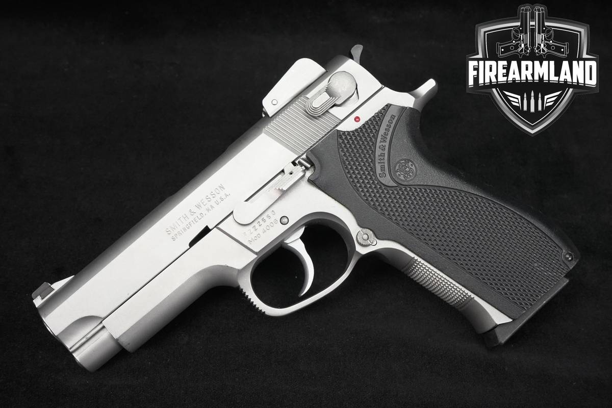 Smith & Wesson S&W Model 4006 40S&W 4" Stainless +3 MAGS & HOLSTER
