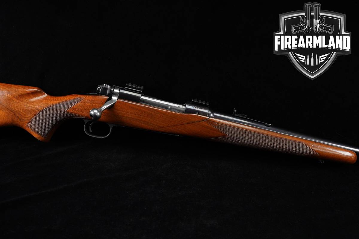 Winchester Model 70 Featherweight 30-06 Springfield 22" Blued & Walnut