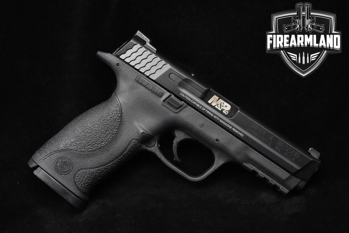 Smith & Wesson (S&W) M&P40 Stainless 40-S&W 4.25" Armornite M&P40 ORIG CASE