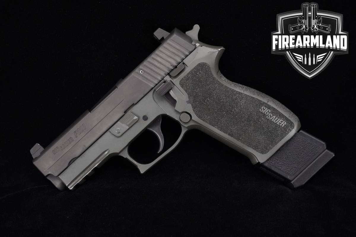Sig Sauer P220 45 ACP 4.4" Two-Tone Sig-Sauer P220 +4 MAGS & HOLSTER