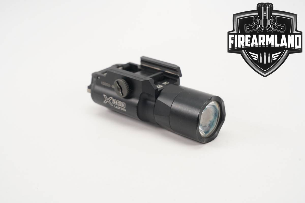 SureFire X300 Ultra X300U-B in Good Condition