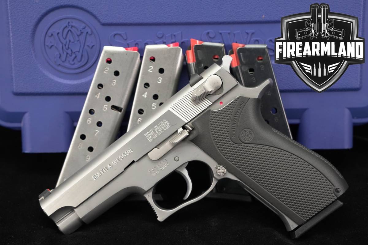 Smith & Wesson Model 3906 3rd Gen 9mm S&W4" Stainless +5 MAGS & ORIG CASE