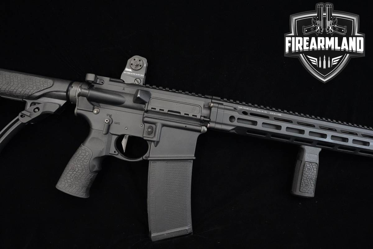 Daniel Defense DDM4-V7 Pro 5.56 NATO 18" DDM4-V7 DDM4V7 +2 MAGS & ORIG CASE