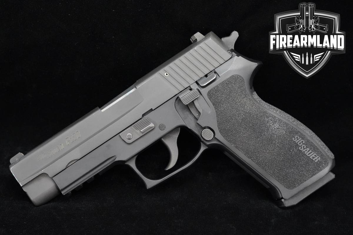 Sig Sauer P220 45 ACP 4.4" Nitron P 220 +4 MAGS & HOLSTER