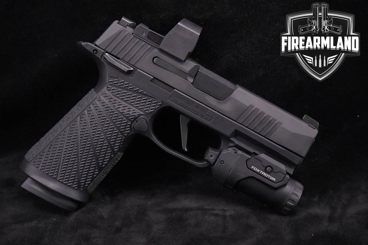 Sig Sauer P365 XMacro 9mm 3.1" Nitron +3 MAGS, CASE, OPTIC, LIGHT & HOLSTER