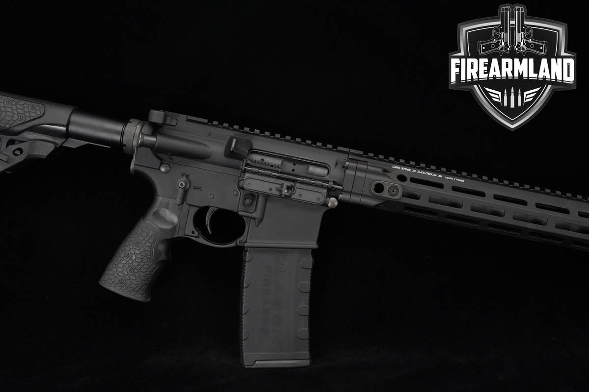 Daniel Defense DDM4 V7 5.56 NATO AR-15 AR15 Daniel-DDM4-V7 +3 MAGS & CASE